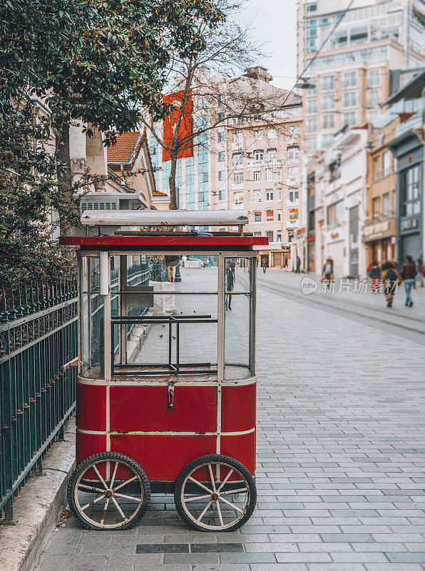 伊斯坦布尔，Beyoglu, istikal街，空荡荡的模拟车